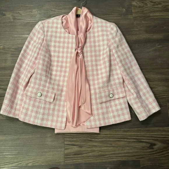 Kasper Pink Tweed Women's Suit Jacket And Pants with Satin Scarf - Picture 2 of 8